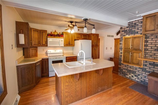 8556 Kee Mac Ln, House other with 2 bedrooms, 2 bathrooms and 3 parking in Alton IL | Image 25