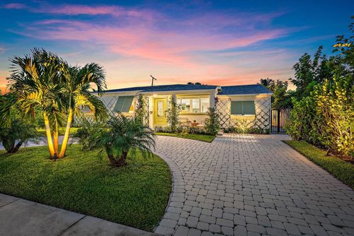330 Macy St, West Palm Beach, FL, 33405-4440 | Card Image