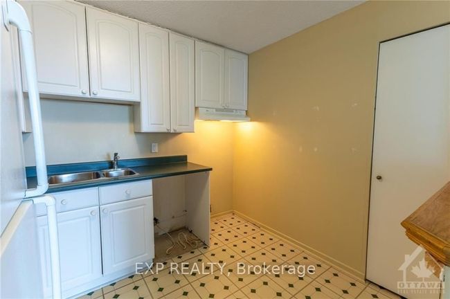 1002 - 1380 Prince Of Wales Dr, Condo with 2 bedrooms, 1 bathrooms and 1 parking in Ottawa ON | Image 6