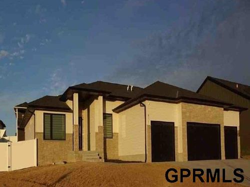 911 N 107th Street, Lincoln, NE, 68527 | Card Image