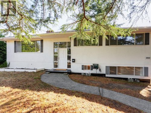 1960 Grandview Drive, Saanich, BC, V8N2V3 | Card Image