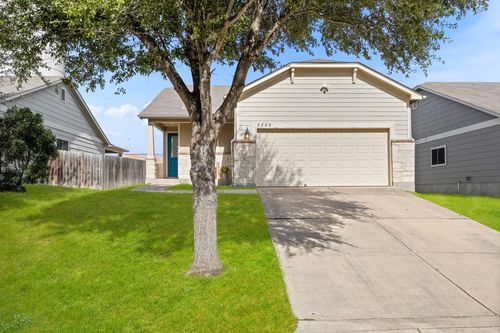 5725 Maxfli Dr, Schertz, TX, 78108-2379 | Card Image
