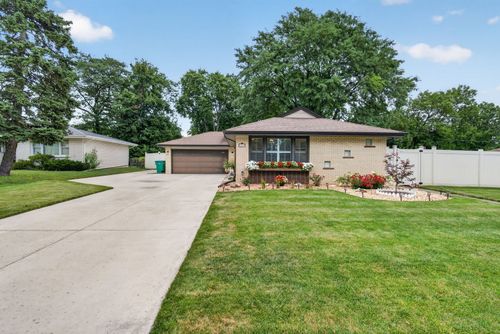1043 Walter St, Lemont, IL, 60439-3951 | Card Image