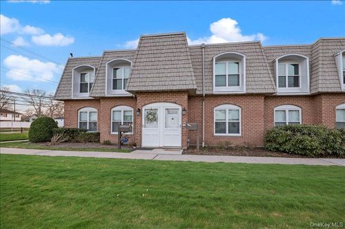 158-175 Main Ave, Wheatley Heights, NY, 11798-2122 | Card Image