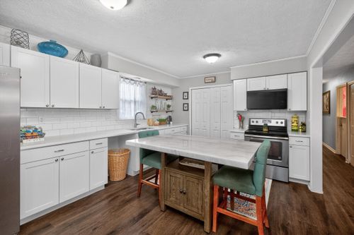 108 Farmers Ln, Frankfort, KY, 40601-8100 | Card Image