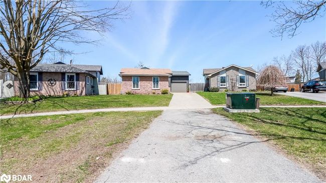 51 Christie Cres, House other with 4 bedrooms, 2 bathrooms and 5 parking in Barrie ON | Image 6