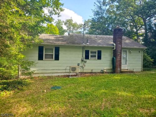 4 Village Pl, Oak Ridge, NJ, 07438-9700 | Card Image