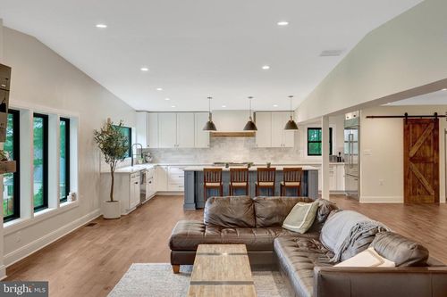 10904 Belgravia Ct, GREAT FALLS, VA, 22066-3108 | Card Image