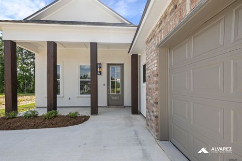 10669 Deric Ave, Denham Springs, LA, 70726-6381 | Card Image