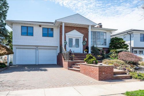 31 Regent Dr, Lido Beach, NY, 11561-4922 | Card Image