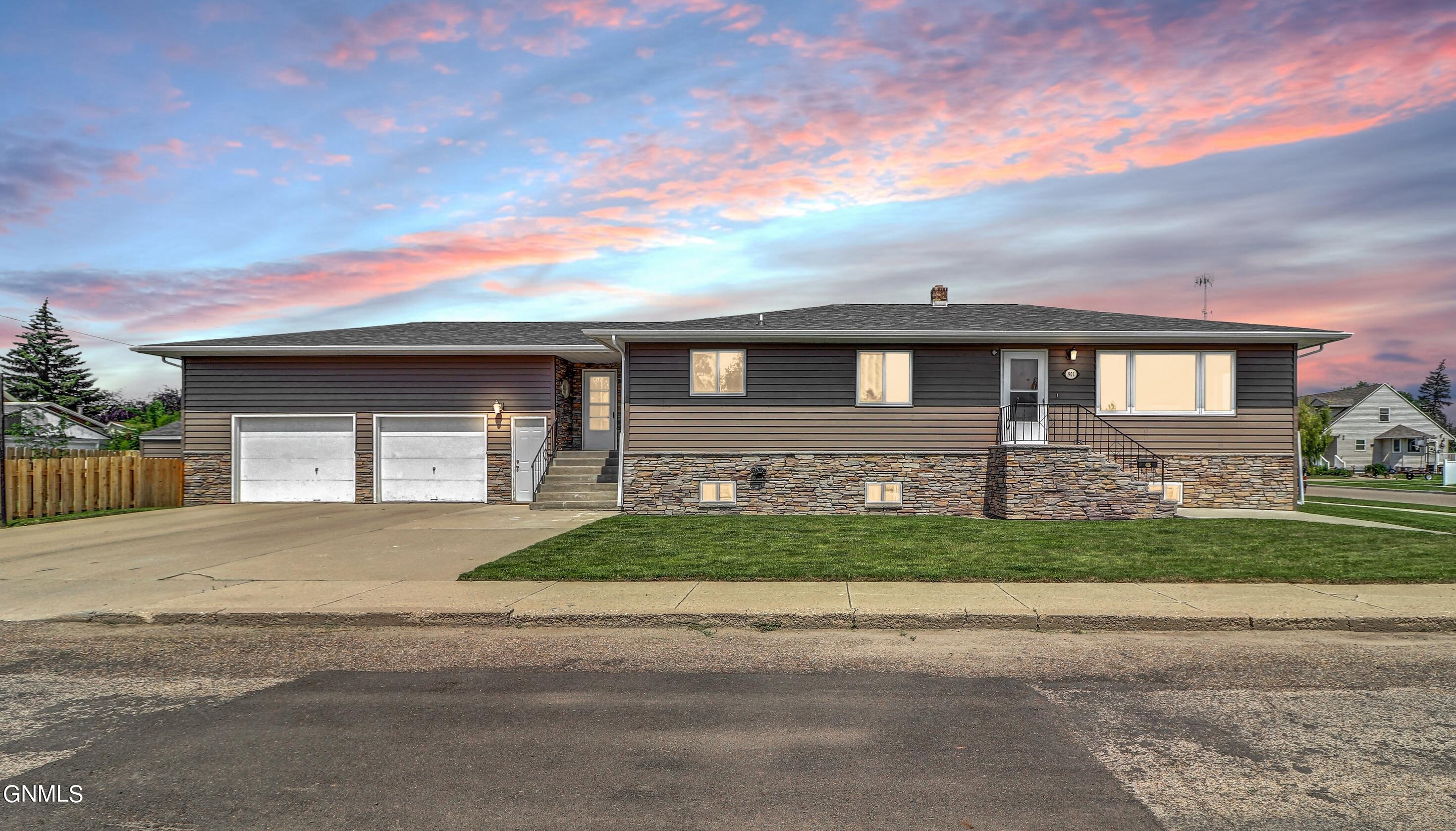 4th Ave, Williston, ND 58801