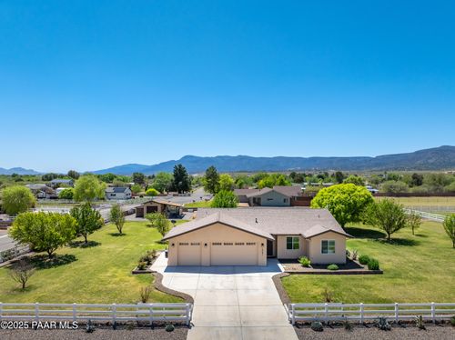 2093 W Paso Fino Way, Camp Verde, AZ, 86322-8262 | Card Image