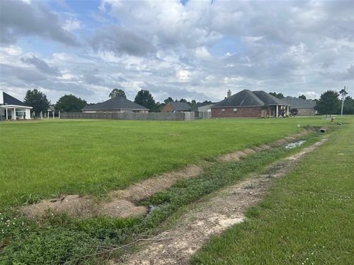 5807 Alder St, Lake Charles, LA, 70605-8109 | Card Image