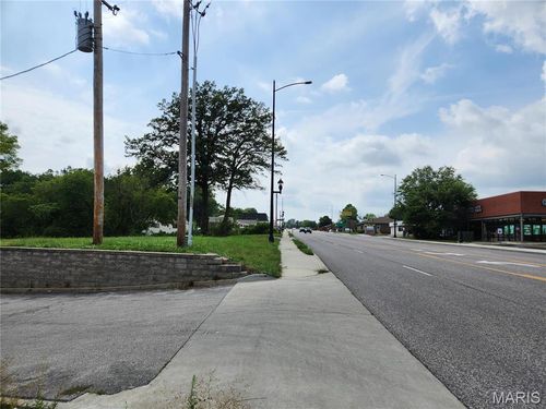 2425 W Clay St, Saint Charles, MO, 63301-2523 | Card Image