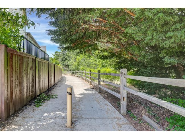 385 Sw Mitchum Ter, House other with 3 bedrooms, 3 bathrooms and 2 parking in Beaverton OR | Image 30