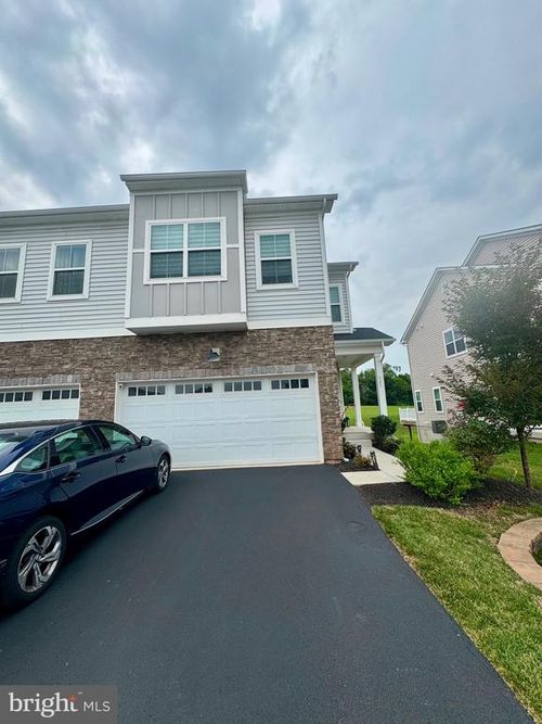 525 Buttonwood St, SPRING CITY, PA, 19475 | Card Image