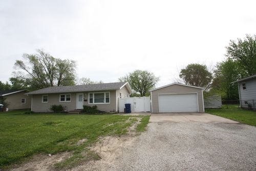 2607 Crestview Dr, Bettendorf, IA, 52722-3013 | Card Image