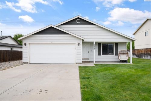 4608 John Deere Ln, Pasco, WA, 99301-9142 | Card Image