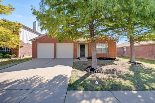 8208 Storm Chaser Dr, Fort Worth, TX, 76131-5435 | Card Image