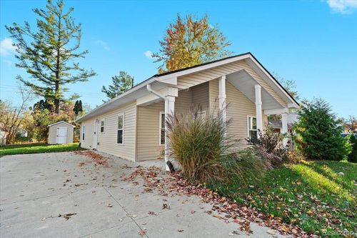 545 Calgary St, Auburn Hills, MI, 48326-1148 | Card Image