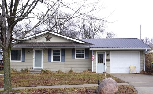 609 E Filmore St, Winterset, IA, 50273-1354 | Card Image