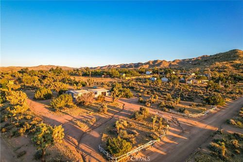 7985 Deer Trl, Yucca Valley, CA, 92284-3307 | Card Image