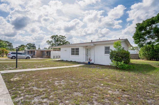 Front yard | Image 30
