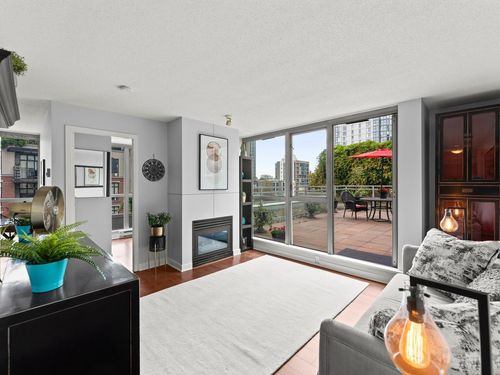 1238 Richards St, Vancouver, BC, V6B6M6 | Card Image