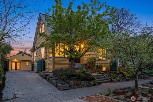 6737 27th Ave Nw, Seattle, WA, 98117-5904 | Card Image