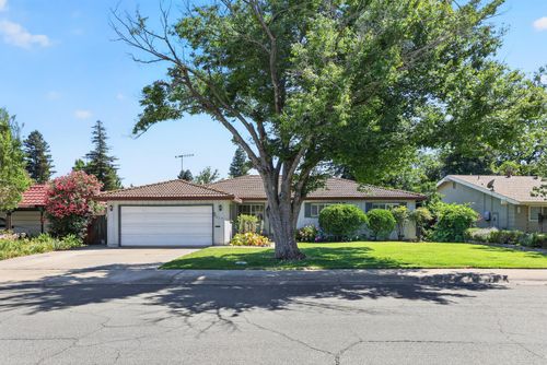 413 W Southwood Dr, Woodland, CA, 95695-4448 | Card Image