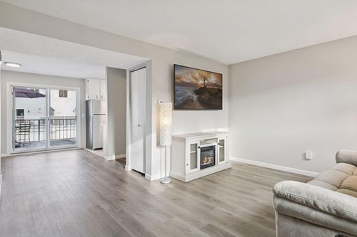 1479 Goodwin Ave N, Oakdale, MN, 55128-5701 | Card Image