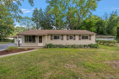 4535 Pinedale Ave, Clarkston, MI, 48346-3750 | Card Image