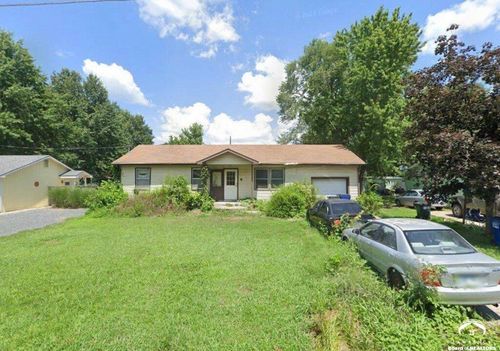 831 Elm St, Lawrence, KS, 66044-5437 | Card Image