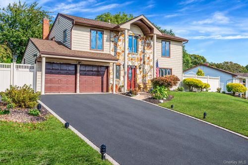 17 Hill Ln, Smithtown, NY, 11787-2503 | Card Image
