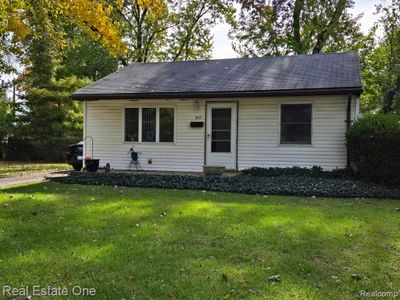 937 W University Avenue, Home with 2 bedrooms, 1 bathrooms and null parking in Madison Heights MI | Image 1