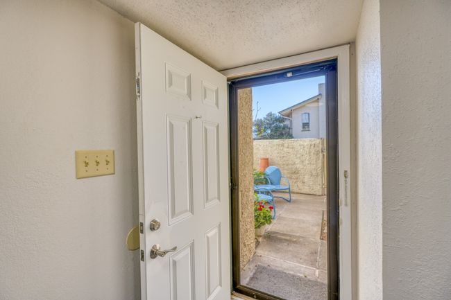 Entryway lower unit | Image 15