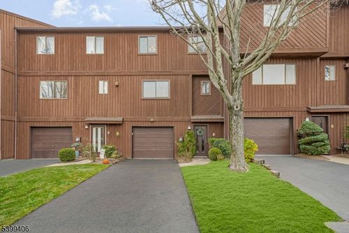 10 Penney Ct, Hawthorne, NJ, 07506-3439 | Card Image