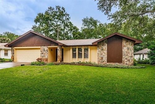 124 Mayfair Cir W, PALM HARBOR, FL, 34683-5820 | Card Image
