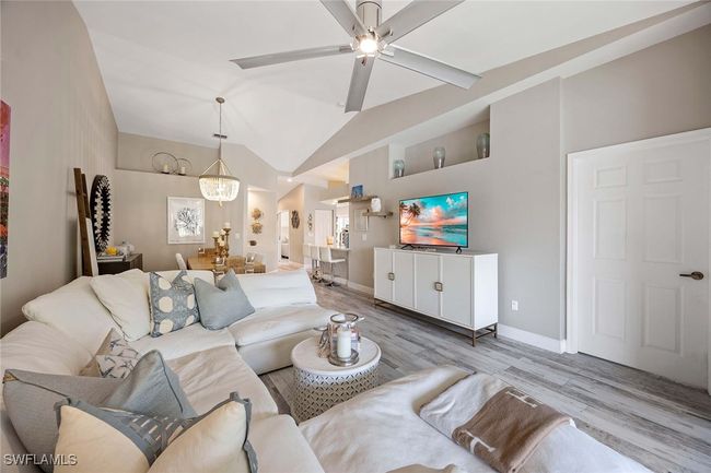 APT-201 - 2450 Old Groves Rd, Condo with 2 bedrooms, 2 bathrooms and null parking in Naples FL | Image 11