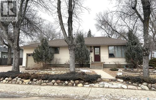 1626 Grundeen Cres, Estevan, SK, S4A1V8 | Card Image