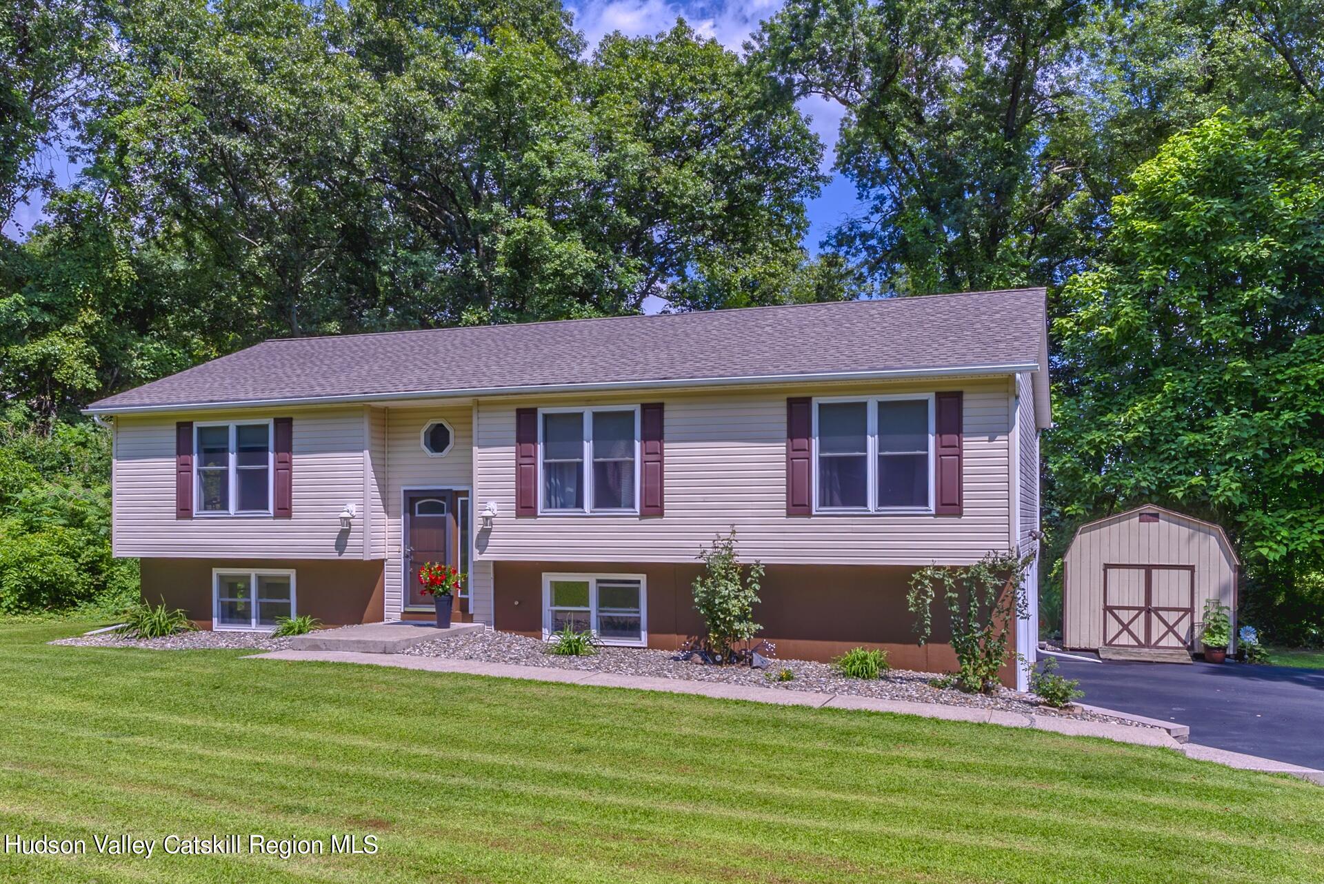 Frederick Dr, Lake Katrine, NY 12449