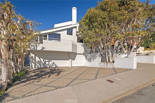 621 6th St, Manhattan Beach, CA, 90266-5816 | Card Image