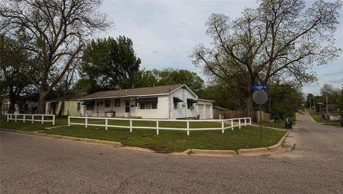 303 N Pesotum Ave, Shawnee, OK, 74801-7417 | Card Image