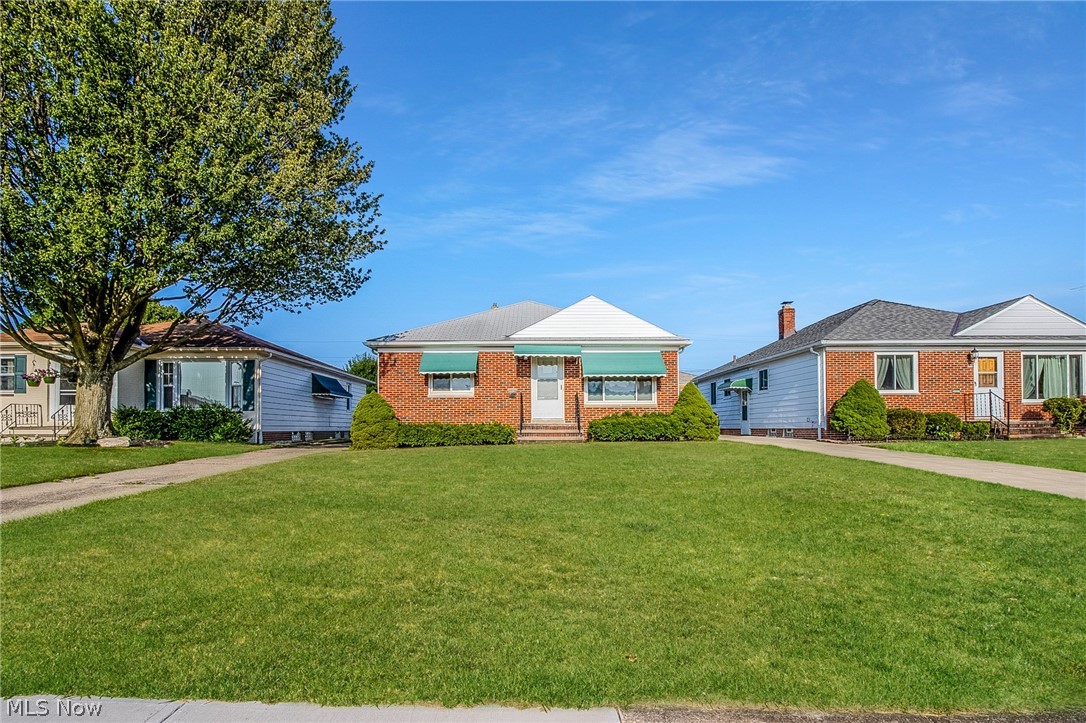Glenbar Dr, Fairview Park, OH 44126