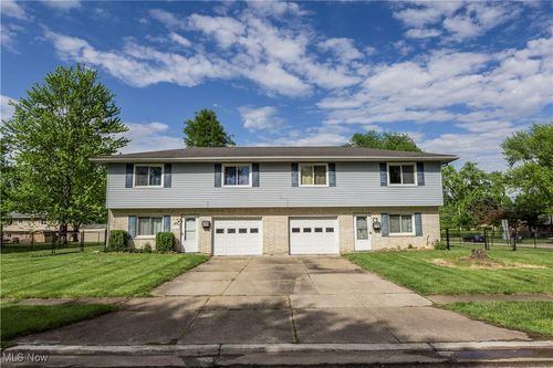 4701-4697 Maple Spur Dr, Stow, OH, 44224-1935 | Card Image