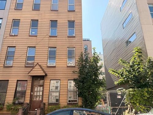 142 N 11th Street, New York, NY, 11249 | Card Image