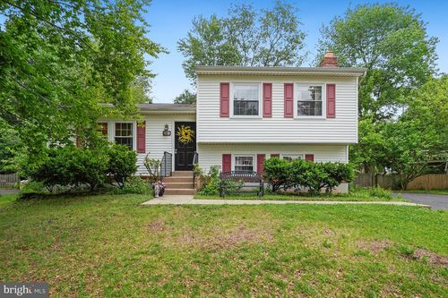 9203 Landgreen St, MANASSAS, VA, 20110-4831 | Card Image
