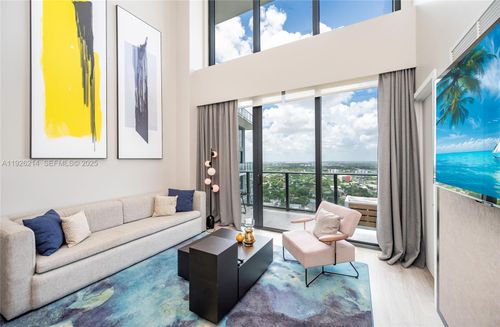 ph3215-121 Ne 34th St, Miami, FL, 33137-3852 | Card Image