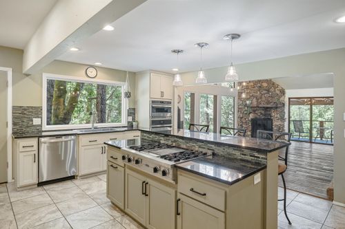 525 Ingalls Ln, Wilderville, OR, 97543-9002 | Card Image