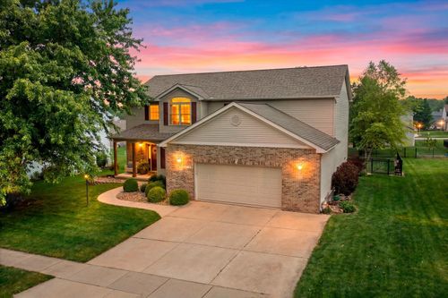 704 Hawk Dr, Mahomet, IL, 61853-3320 | Card Image